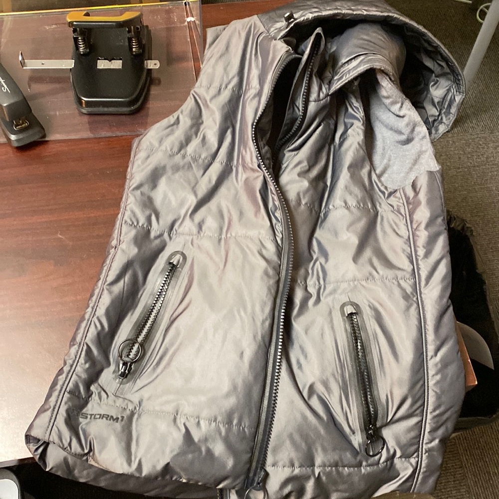 Grey Under Armour hooded vest XS
